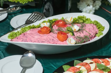 salata ringa kürk altında