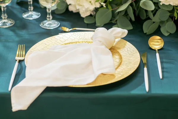 Wedding decoration in the restaurant — Stock Photo, Image