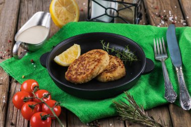 Tavada dereotlu pirzola.