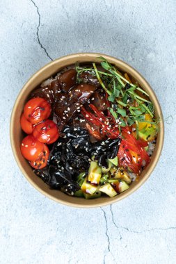 Geleneksel Hawaii Sebzeli Poke