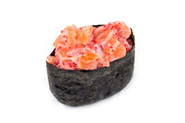 Siyah arka planda geleneksel taze Japon suşisi siyah taş üzerinde Gunkan ebi.