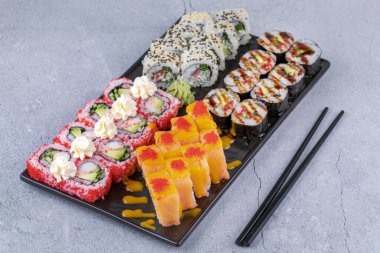 Japon restoranından suşi pilavı.