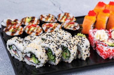 Japon restoranından suşi pilavı.