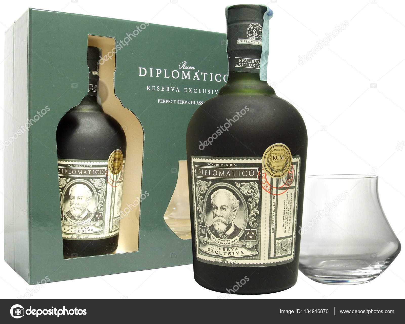 Ron Regalo Diplomatico Reserva Exclusiva — Foto editorial de stock © 134916870