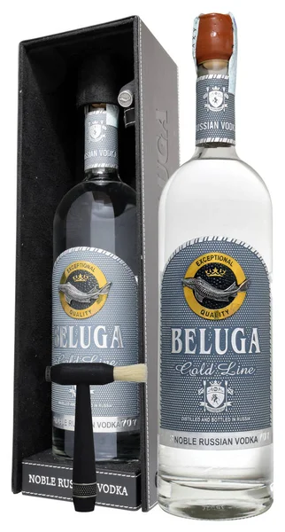 Votka Beluga altın çizgi litre — Stok fotoğraf