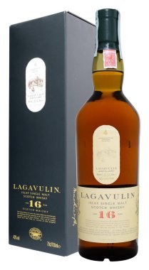 Fonte, Venice, İtalya - Aralık 2017. Şişe viskisi Lagavulin 16 yaşındaki eski 70cl, % 43 Vol.