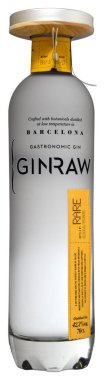Fonte, Venice, İtalya - Şubat 2018. Şişe cin Ginraw 70cl, %42,3 Vol.