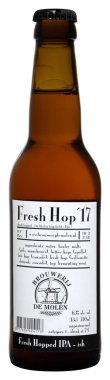 Fonte, Venice, İtalya - Nisan 2018. Bir Belçika bira De Molen taze Hop ' 17 33cl, %6,3 Vol.