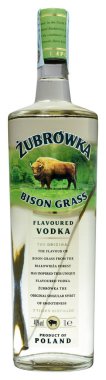 Venedik, İtalya - Mart 2020. Bir şişe Votka Zubrowka Bison Çimi 1 litre,% 40 Vol.