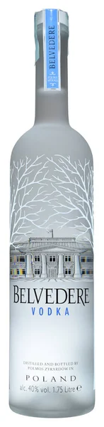 Venedik, İtalya - Mart 2020. Bir şişe votka Belvedere 1,75 litre,% 40 Vol..