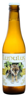 Venedik, İtalya - Mart 2020. Bir şişe Belçika Birası Lupulus Üçlü 33cl,% 8,5 Vol.