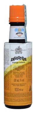 Venedik, İtalya - Nisan 2020 'de. Bir şişe Acı Angostura Portakal 10cl,% 28 Vol.