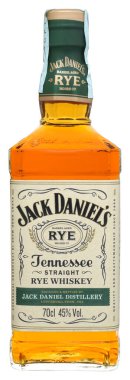 Venedik, İtalya - Nisan 2020 'de. Bir şişe American Tennessee Whiskey Jack Daniel 's Rye 70cl,% 45 Vol.