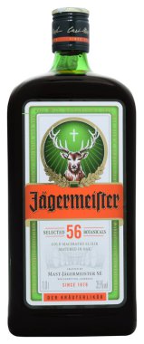 Venedik, İtalya - Nisan 2020 'de. Bir şişe Liqueur Jagermeister 1 litre,% 35 Vol.