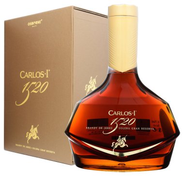 Venedik, İtalya - Nisan 2020 'de. Bir şişe Brandy Carlos I 1520 70cl,% 41,1 Vol.