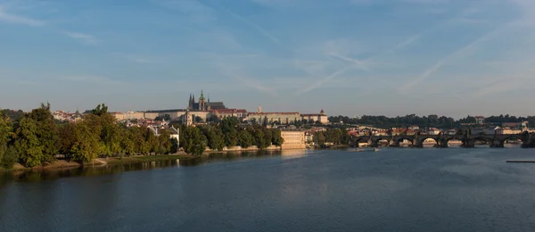 Castillo de Praga - vista sobre el río Moldava — Foto de Stock