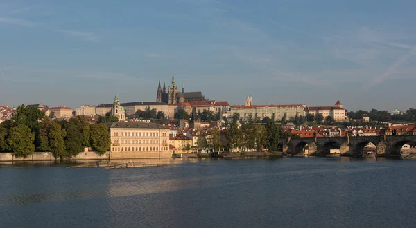 布拉格城堡-俯瞰河伏尔塔瓦河 — 图库照片