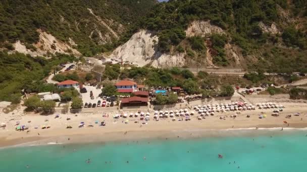 Luchtfoto Video Van Pefkoulia Beach Lefkada Griekenland Met Dek Café — Stockvideo