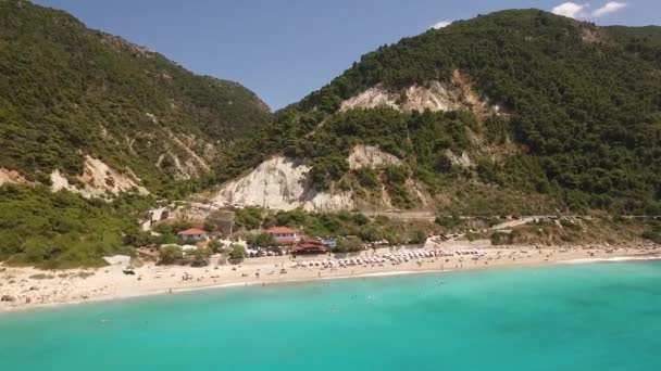 Vídeo Aéreo Praia Pefkoulia Lefkada Grécia Com Deck Café — Vídeo de Stock