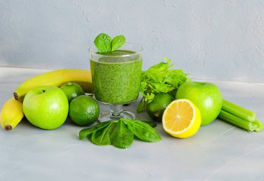 Yeşil Smoothie malzemeler sağlıklı içecek detoks diyet yaz