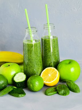 Yeşil Smoothie malzemeler sağlıklı içecek detoks diyet yaz