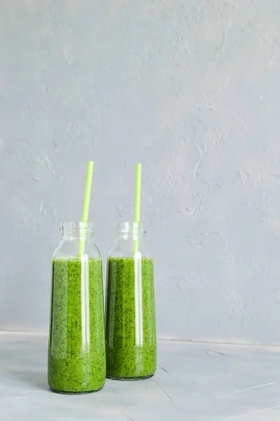 绿色的思慕雪成分健康饮料排毒饮食夏天 — 图库照片