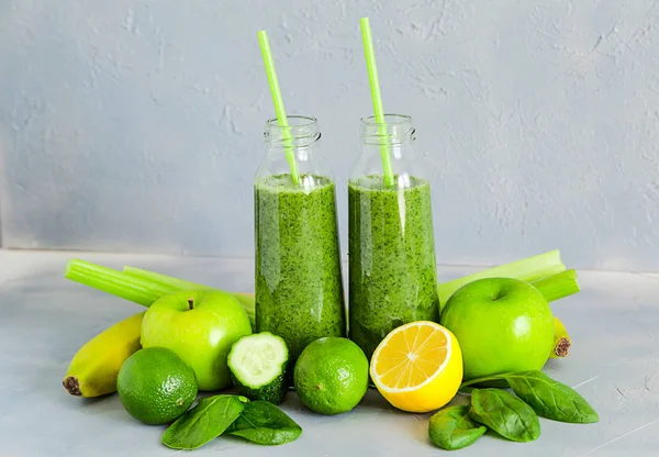 Ingredientes de batido verde Bebida saludable Dieta de desintoxicación Verano — Foto de Stock