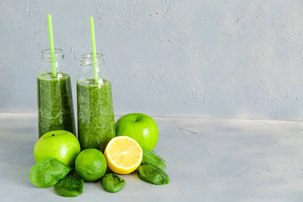 Zielony koktajl składników zdrowy napój Detox dieta lato — Zdjęcie stockowe