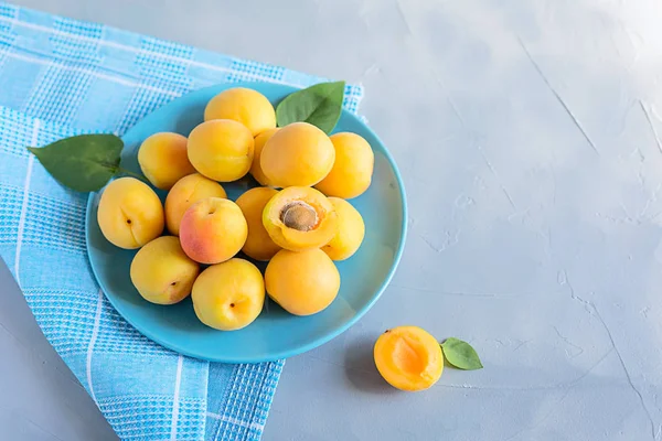 Fresh and ripe apricots on grey background. Season berries, summ — Stock Photo, Image
