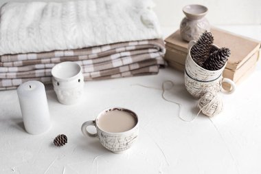 Rahat kahvaltı kahve ve süt ile. Yaşam tarzı kavramı.