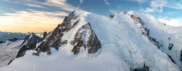 Monte Bianco, il punto più alto dell'Europa occidentale, catena montuosa — Foto Stock