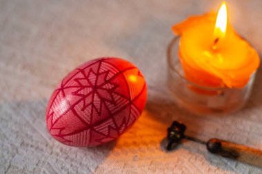 Ukrayna piranası, Paskalya yumurtası, geleneksel olarak sıcak balmumuyla boyanmış.