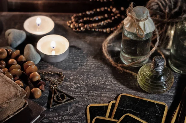 Atributos Para Sessão Mágica Queimando Velas Garrafas Tintura Cartões Adivinhação — Fotografia de Stock