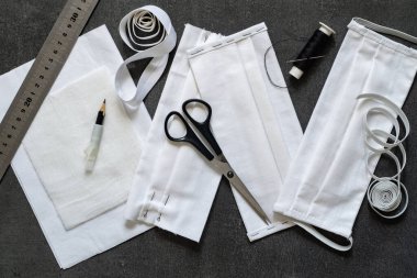 Anti-virüs koruyucu maskeleri kendi ellerinle dikiyorsun. Sıralama, parçalar ve bitmiş maske