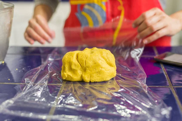 Woman Kneading dough — Stock Photo, Image