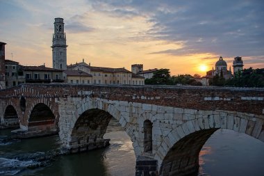 Castelvecchio'yu Adige Nehri Verona - İtalya.