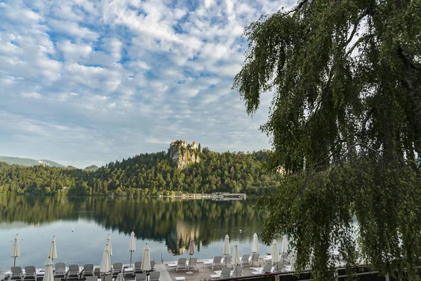 Bled castle at sunrise with mountain — Stock Photo, Image