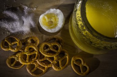 Bal ve hamur işleri ile kompozisyon.