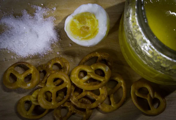 Bal ve hamur işleri ile kompozisyon.