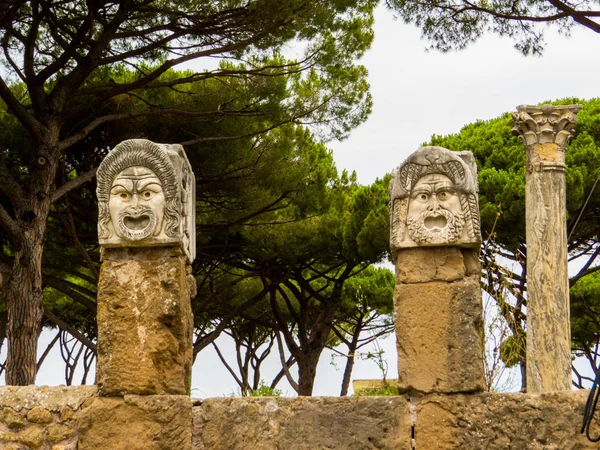 Máscaras, Teatro Romano, Óstia Antica, Roma, Itália — Fotografia de Stock