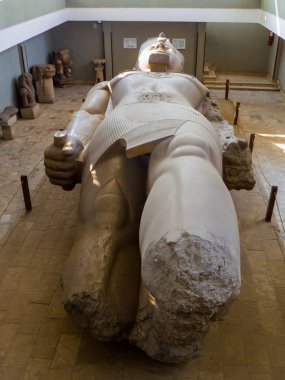 Kahire, Mısır - 30 Ekim 2019: Ramses Ii 'nin dev heykeli 