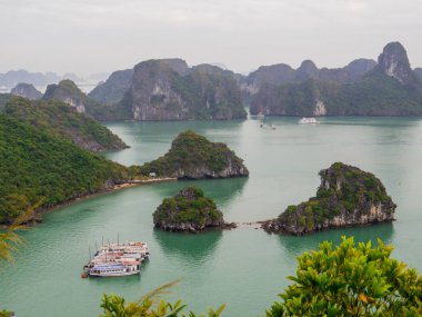 Halong Körfezi, Vietnam 