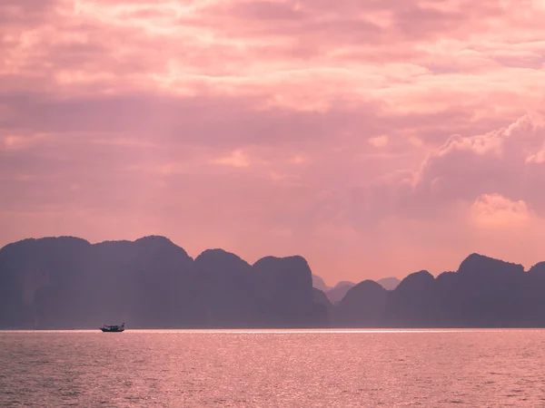 Bahía de Halong, Vietnam —  Fotos de Stock