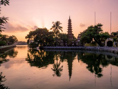 Tran Quoc Pagoda, Batı Gölü, Hanoi, Vietnam  