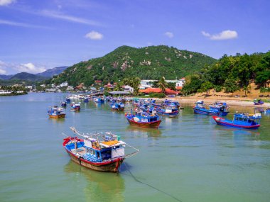 Nha Trang, Vietnam 'daki Cai Nehri' nde geleneksel tekneler.
