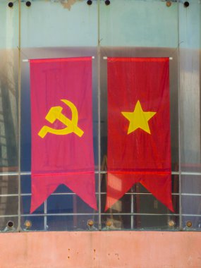 Komünist ve Vietnam Bayrakları Birlikte