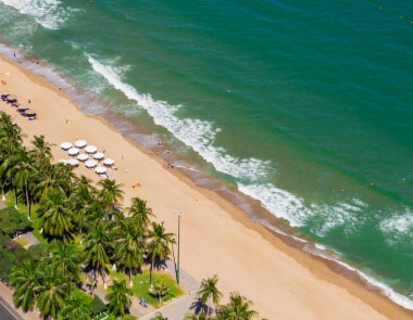 Nha Trang, Vietnam 'daki sahilin havadan görüntüsü. 