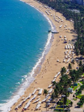 Nha Trang, Vietnam 'daki sahilin havadan görüntüsü. 