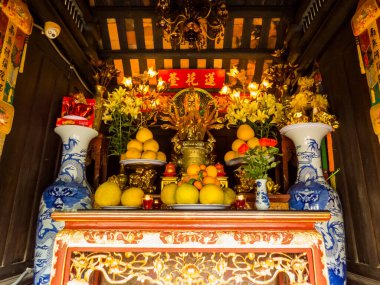 Hanoi, Vietnam - 19 Aralık 2019: One Pillar Pagoda 'nın iç mekanı.