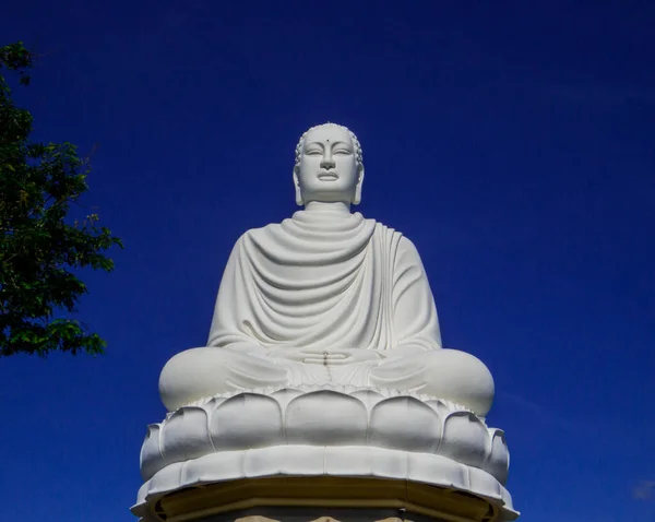 Gran Buda Long Son Pagoda Nha Trang Vietnam — Foto de Stock